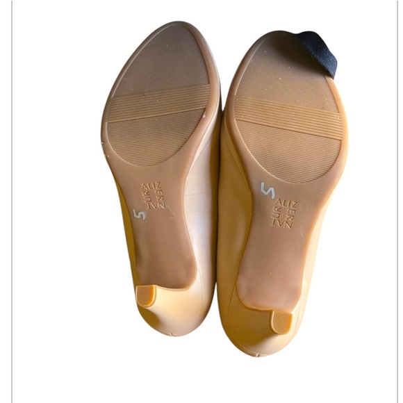Women’s Naturalizer Michelle Pumps, Sz 8W, Tender Taupe, NWOT, Office,Minimalist - Picture 3 of 4